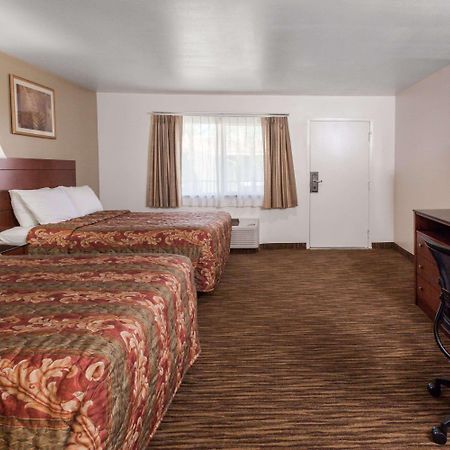 Travelodge By Wyndham Hemet Ca Buitenkant foto
