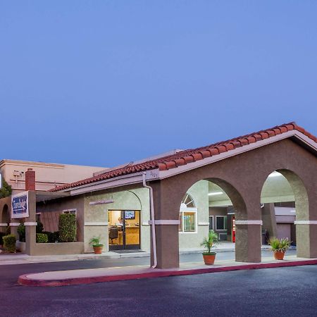 Travelodge By Wyndham Hemet Ca Buitenkant foto