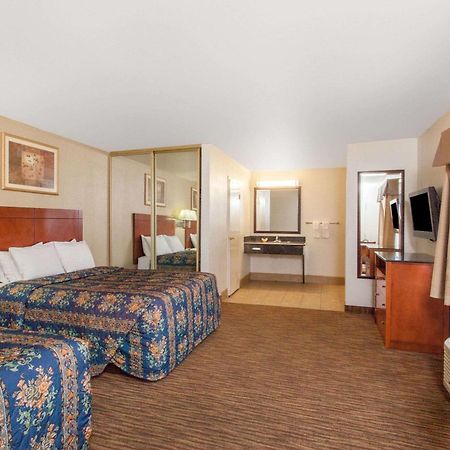 Travelodge By Wyndham Hemet Ca Buitenkant foto