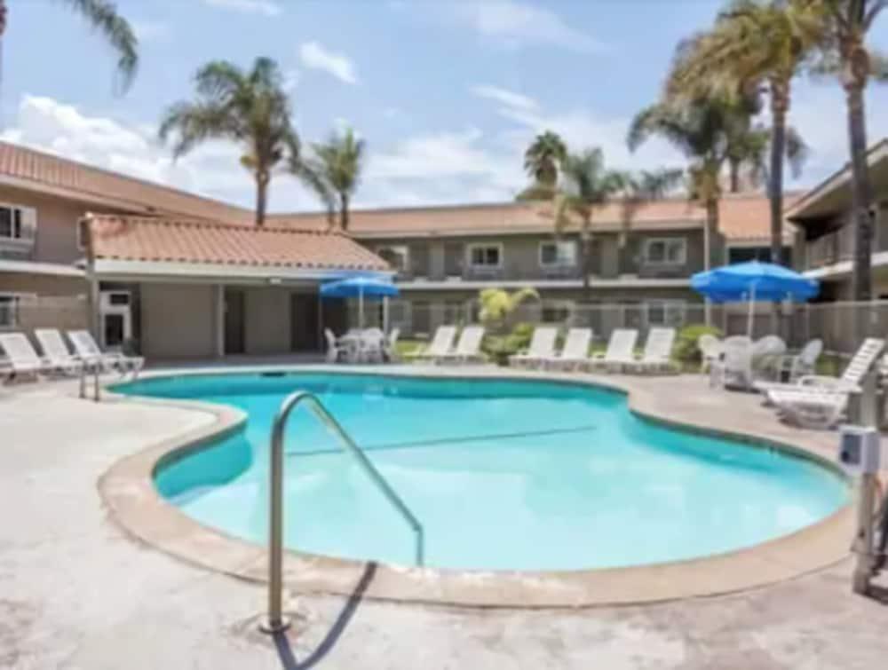 Travelodge By Wyndham Hemet Ca Buitenkant foto