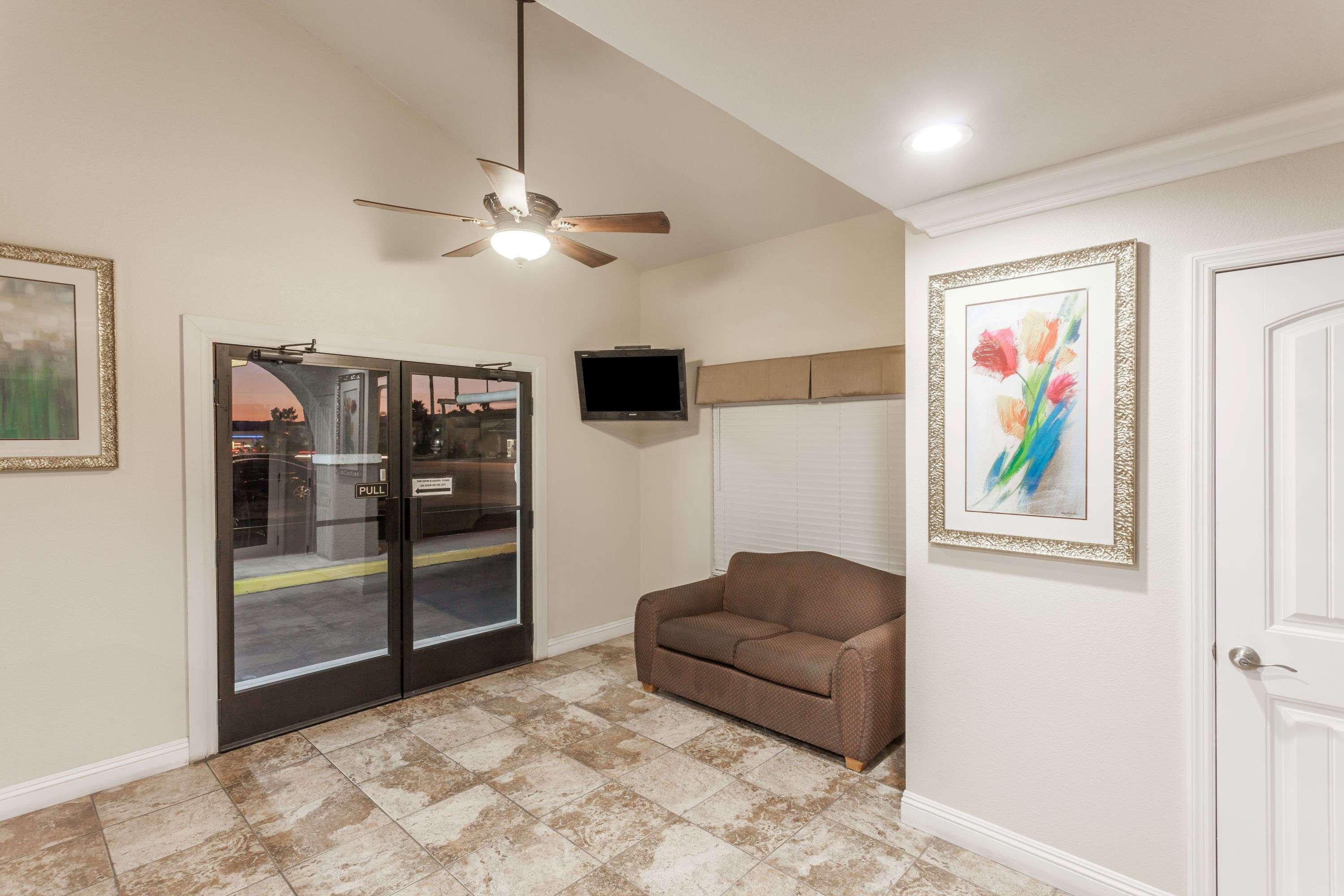 Travelodge By Wyndham Hemet Ca Buitenkant foto