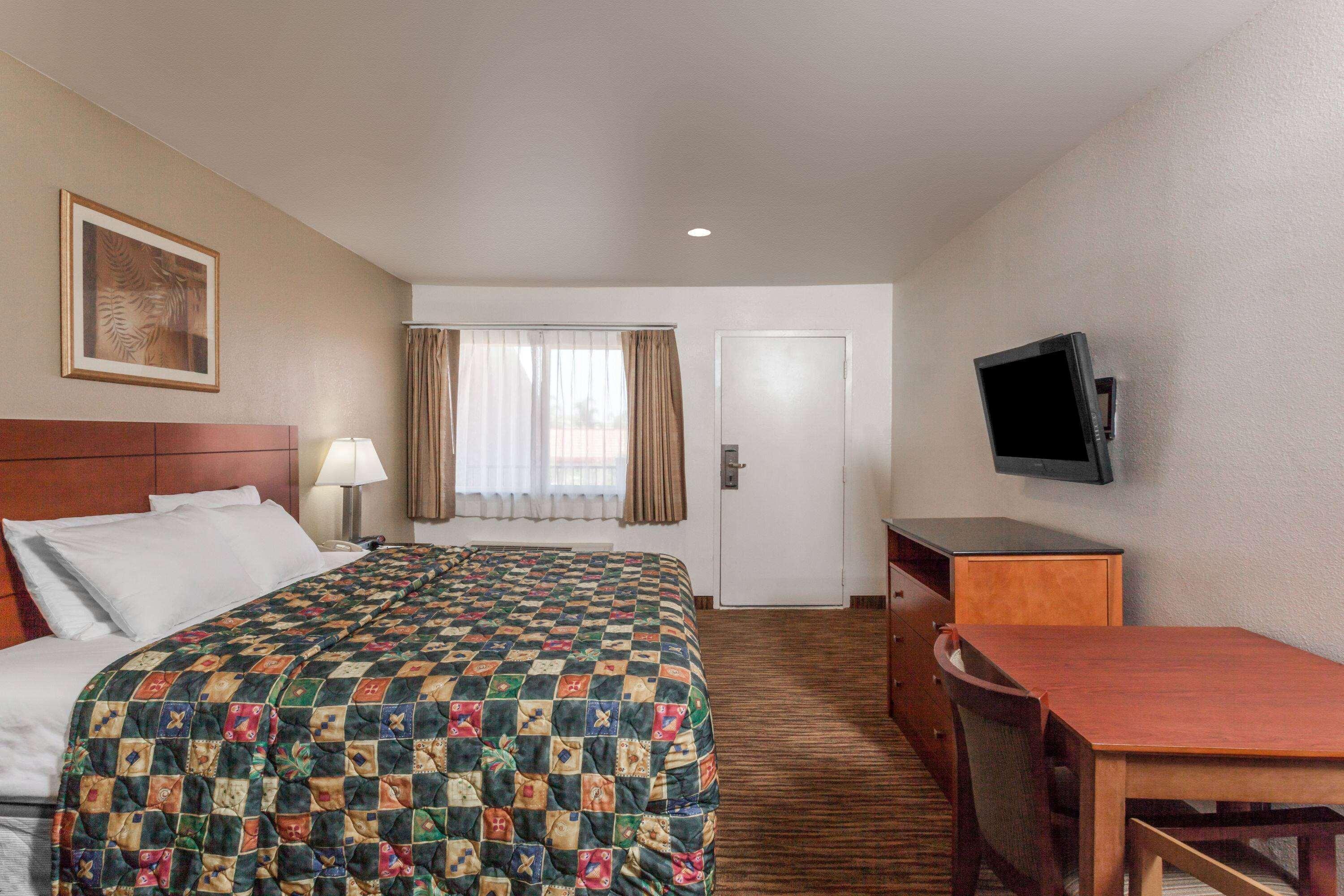 Travelodge By Wyndham Hemet Ca Buitenkant foto