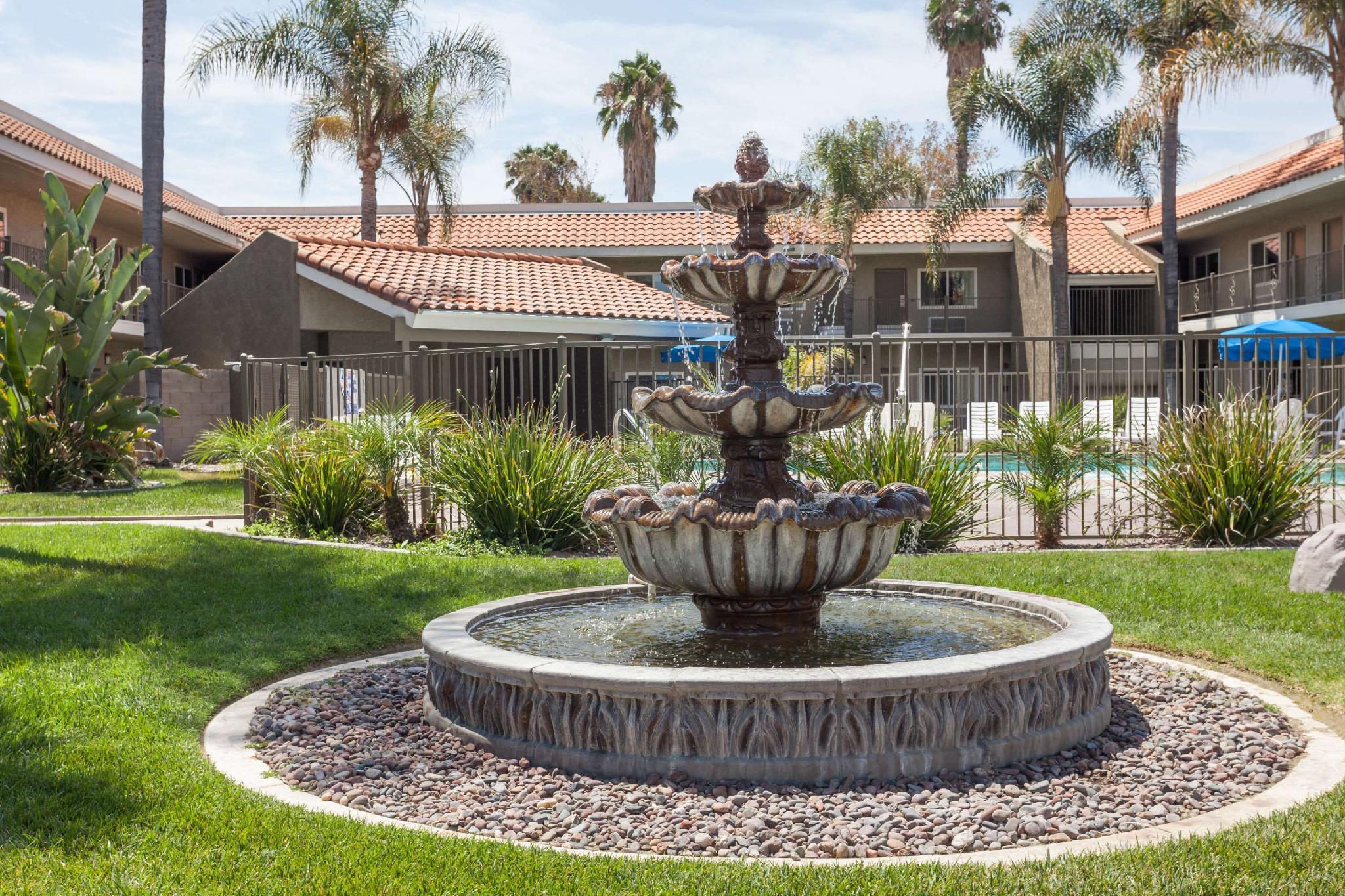 Travelodge By Wyndham Hemet Ca Buitenkant foto