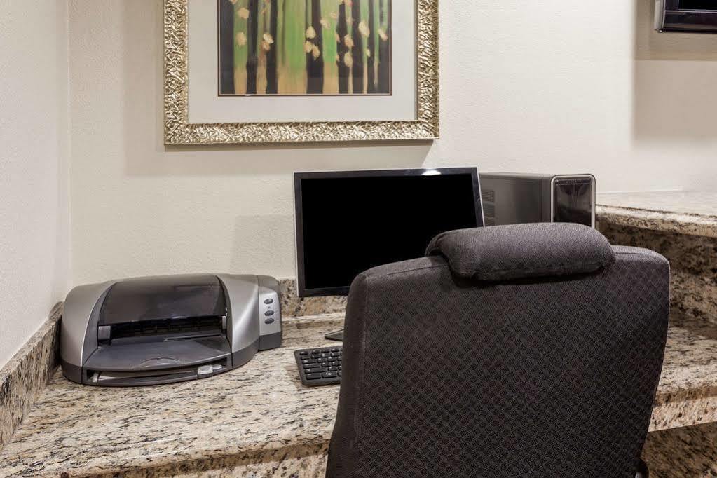 Travelodge By Wyndham Hemet Ca Buitenkant foto