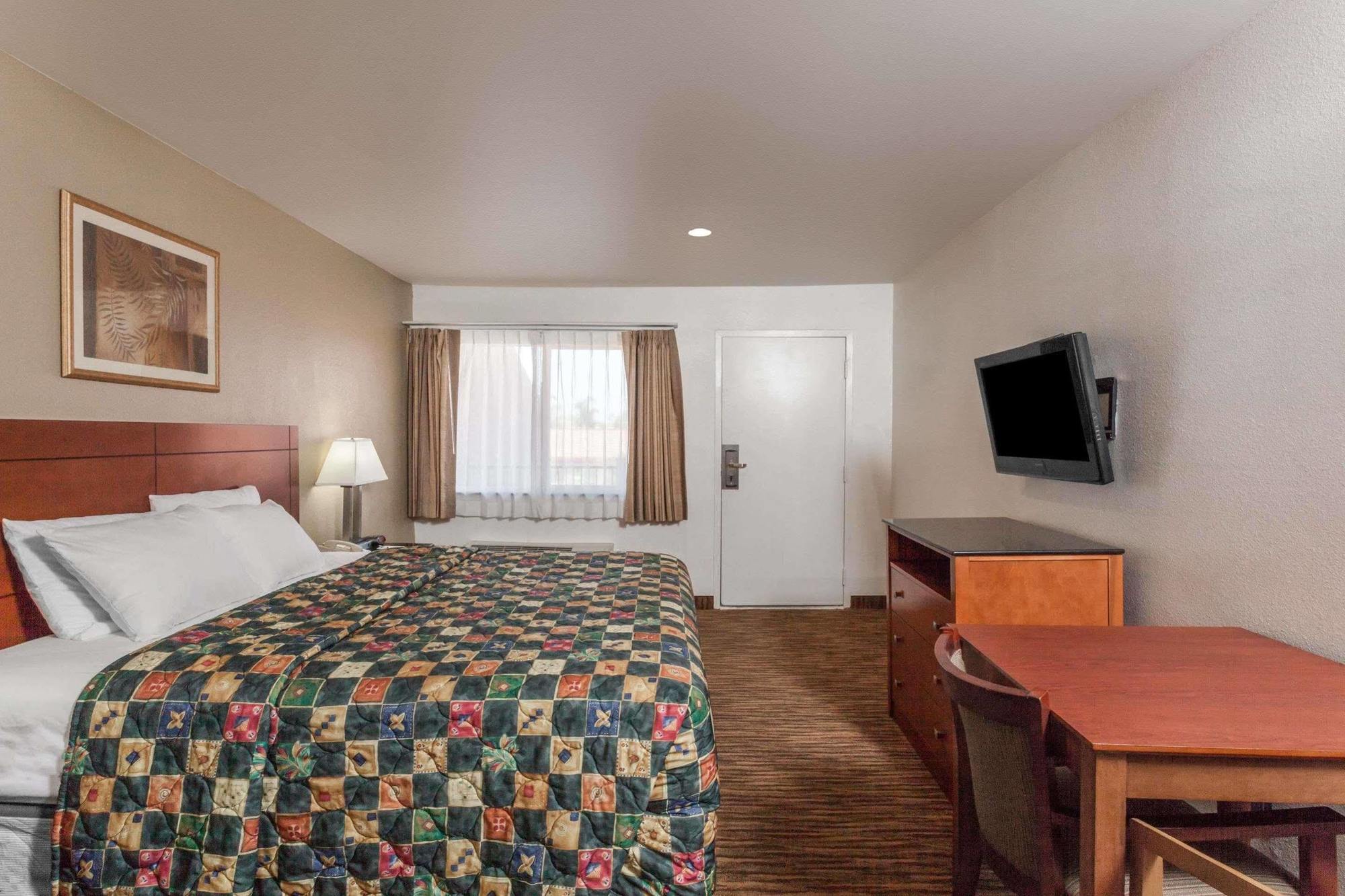 Travelodge By Wyndham Hemet Ca Buitenkant foto